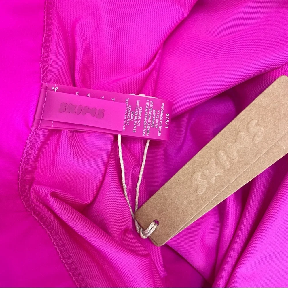 SKIMS Sporty Zipper Swim Mini Skirt in Hibiscous Hot Pink Size Large NEW